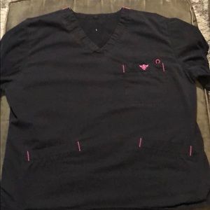 Med couture X large black and pick scrub top